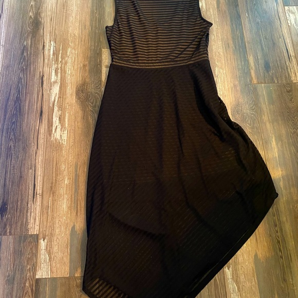 BCBG - Flattering, asymmetrical, peekaboo black & beige cocktail dress - Picture 2 of 3